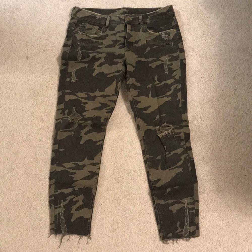 Zara Ankle distressed Camo Pants